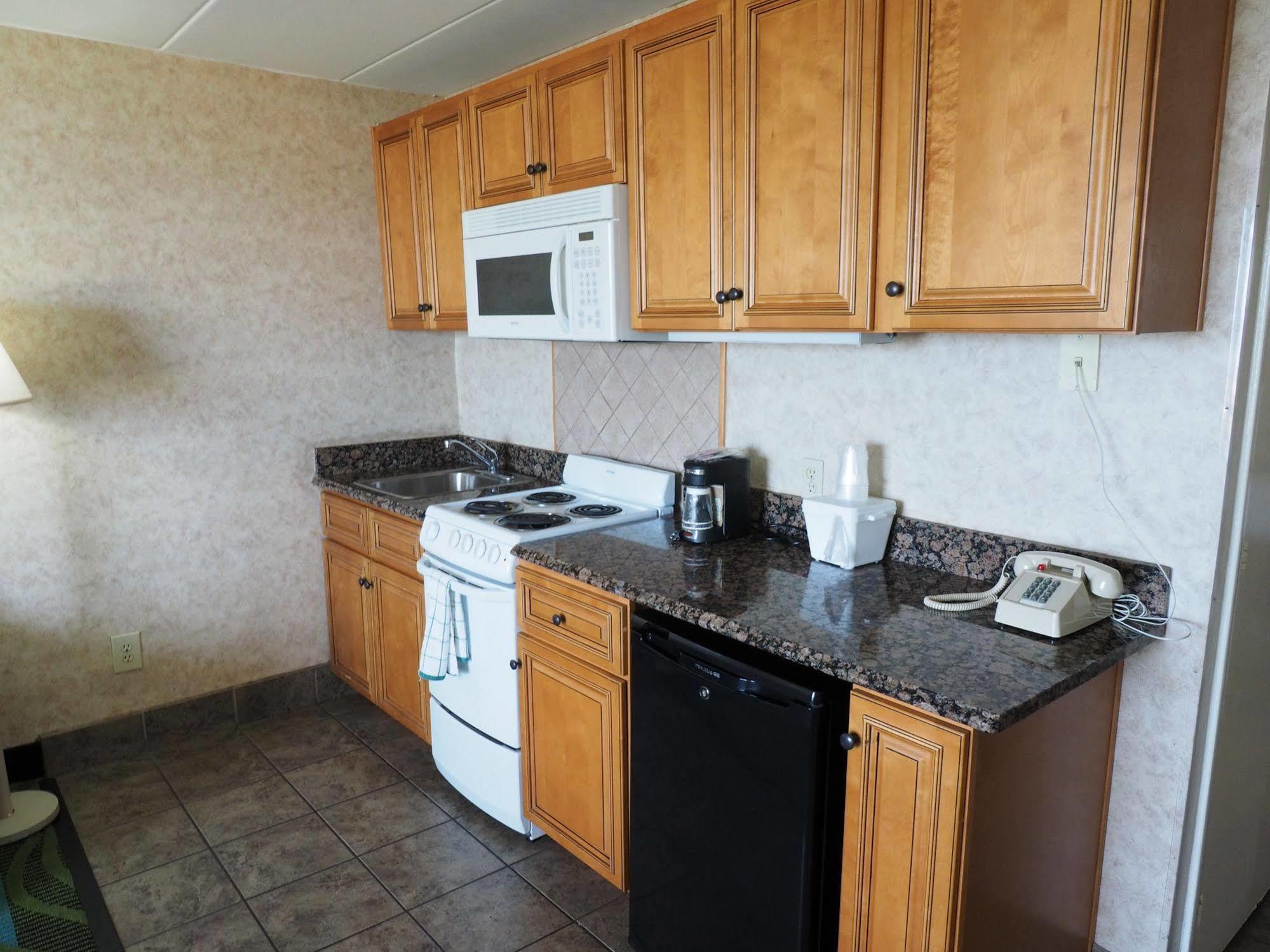 Marjac Suites Virginia Beach Oceanfront Exterior photo